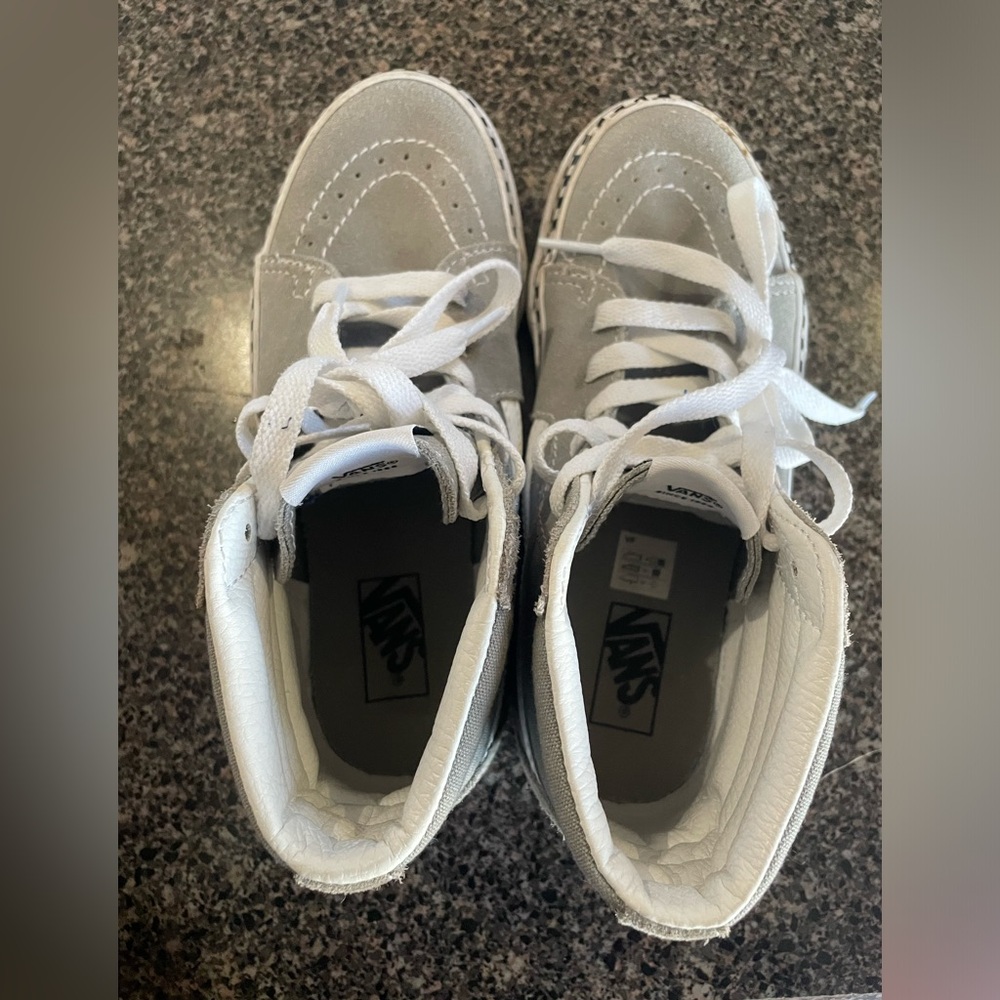Youth vans 
Size 3
